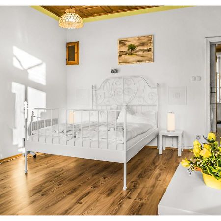 Welcoming 2Br Apt. Near Danube & Millenium Tower Wina Bagian luar foto