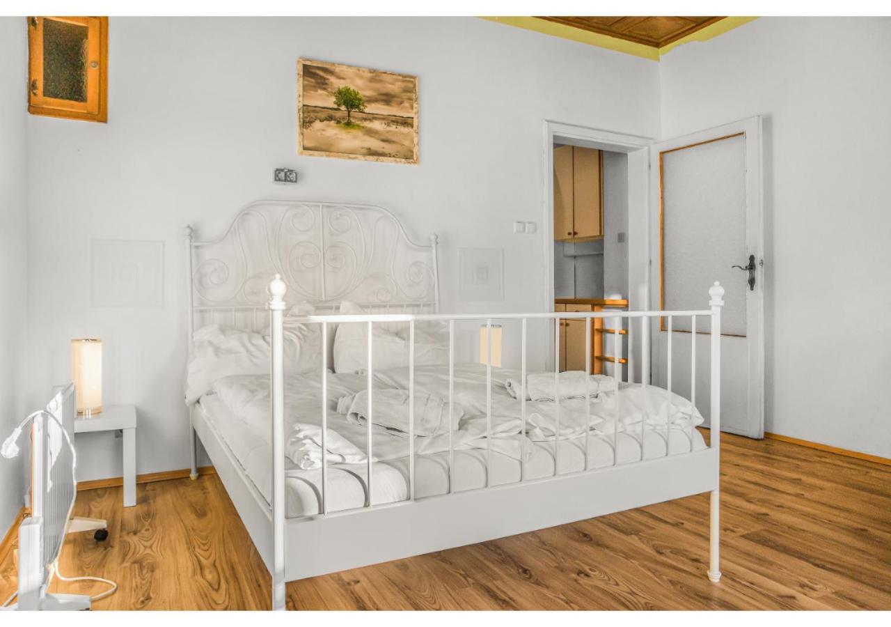 Welcoming 2Br Apt. Near Danube & Millenium Tower Wina Bagian luar foto