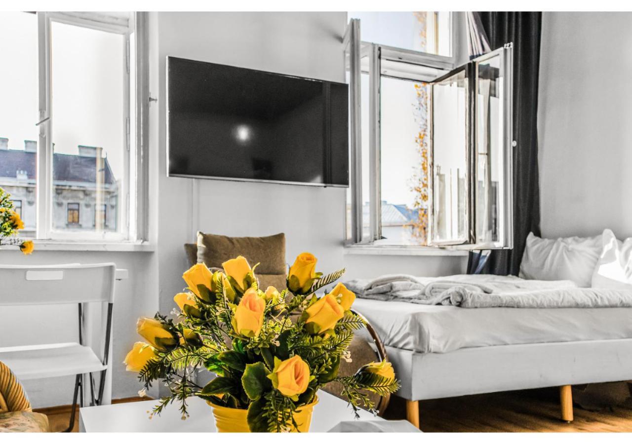 Welcoming 2Br Apt. Near Danube & Millenium Tower Wina Bagian luar foto