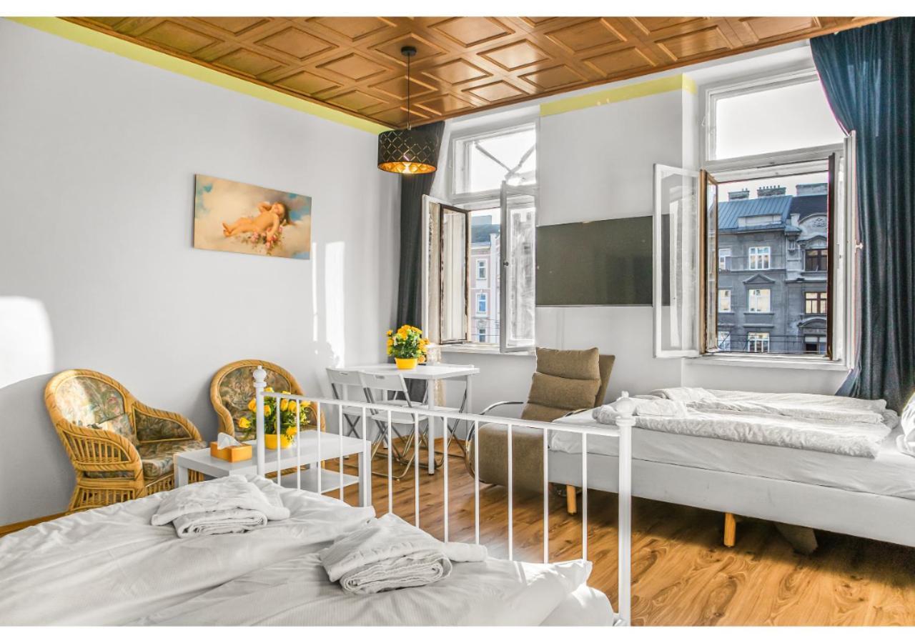 Welcoming 2Br Apt. Near Danube & Millenium Tower Wina Bagian luar foto