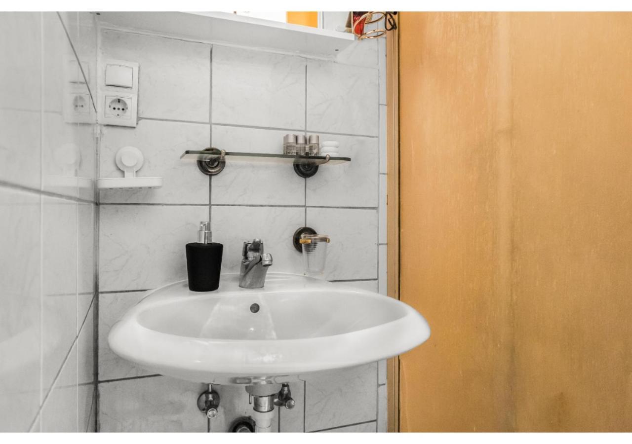 Welcoming 2Br Apt. Near Danube & Millenium Tower Wina Bagian luar foto